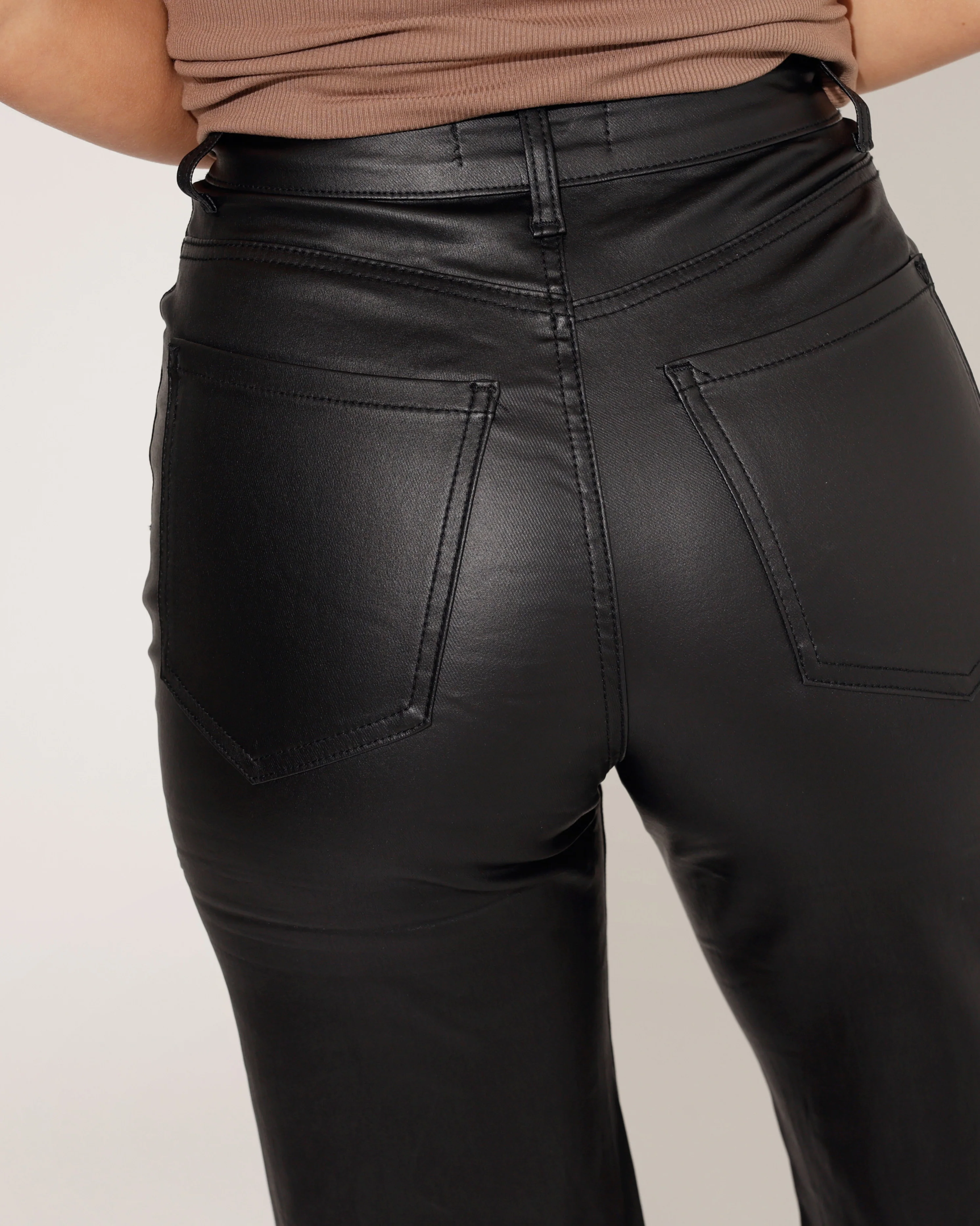Ana & Lucy | Leatherlook wide leg broek Lesley Zwart - Image 4