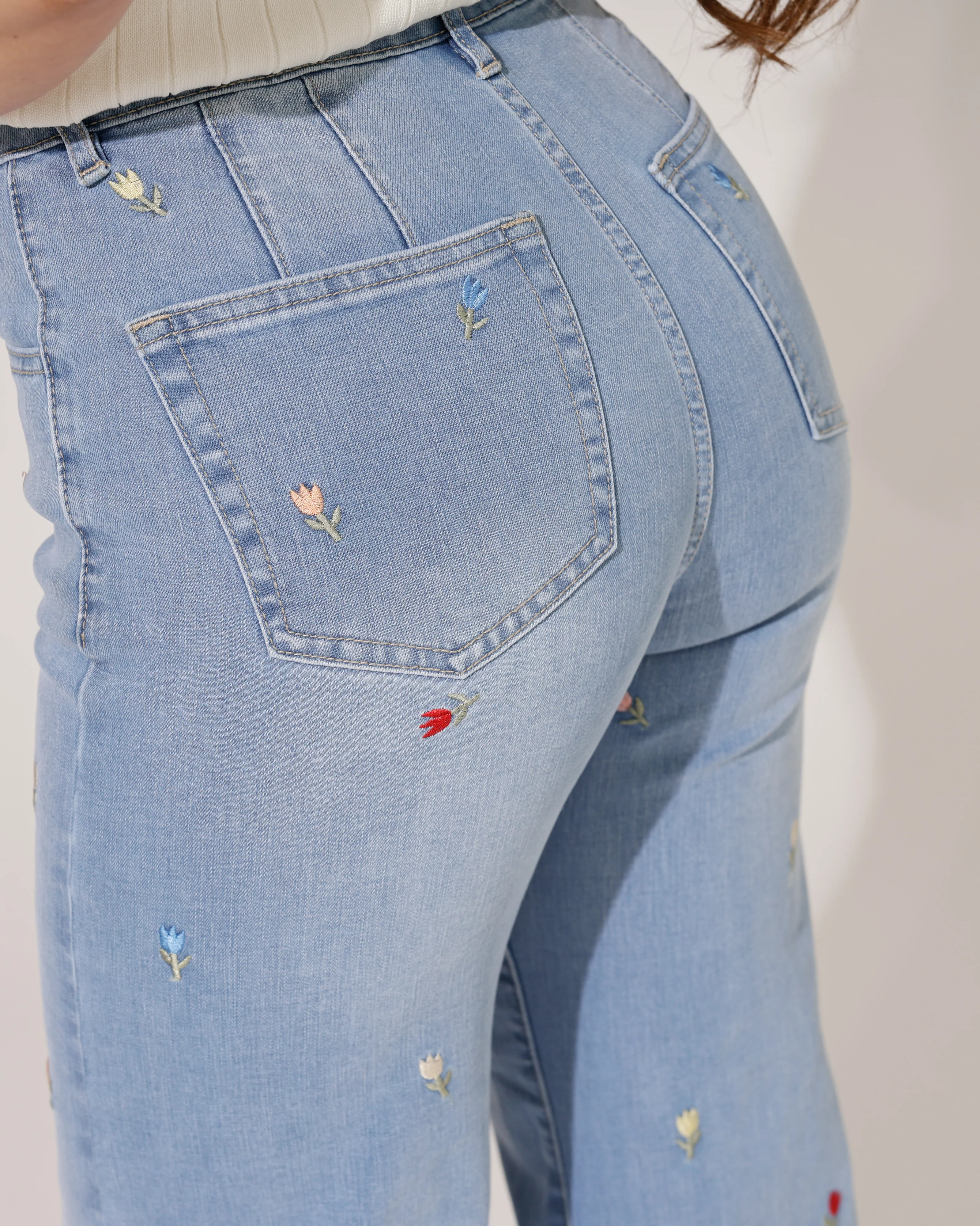 Maison Onado | Wide leg jeans bloemetjes Maya Lichtblauw - Image 4