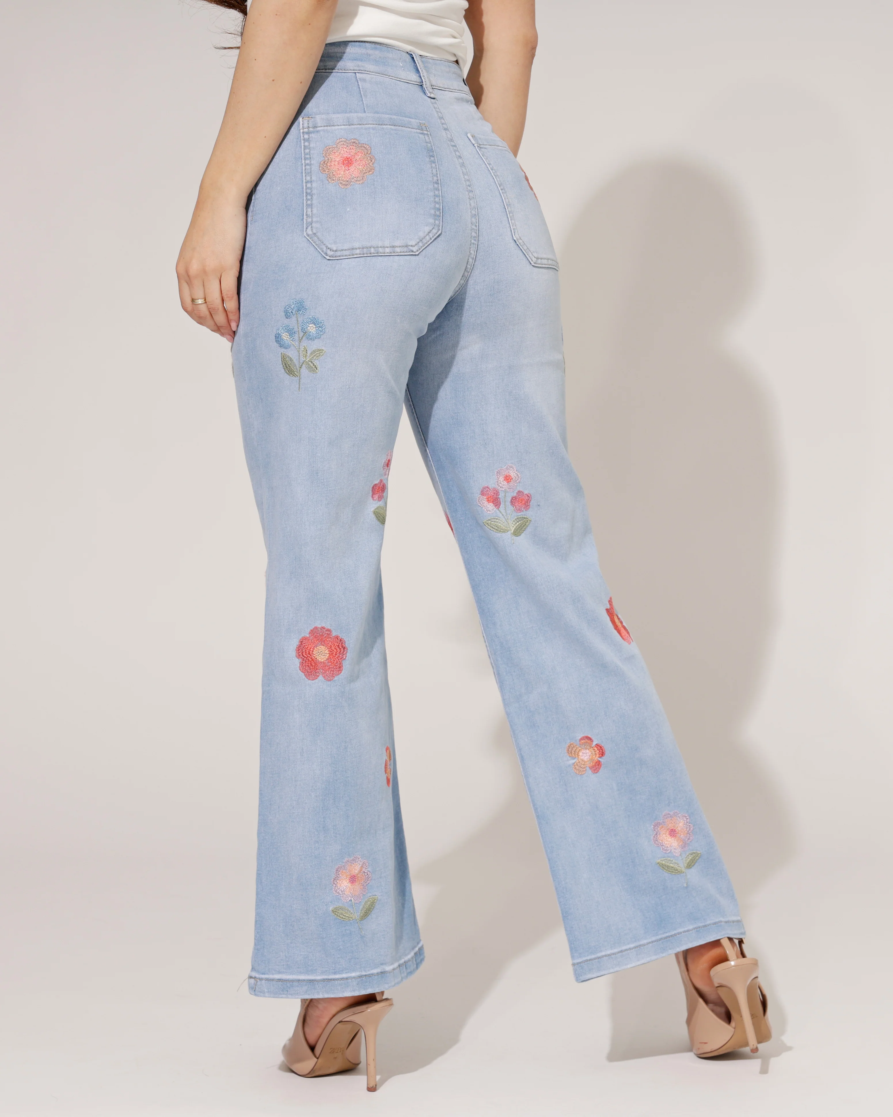 Maison Onado | Wide leg jeans met bloemen Bibi-N Lichtblauw - Image 4