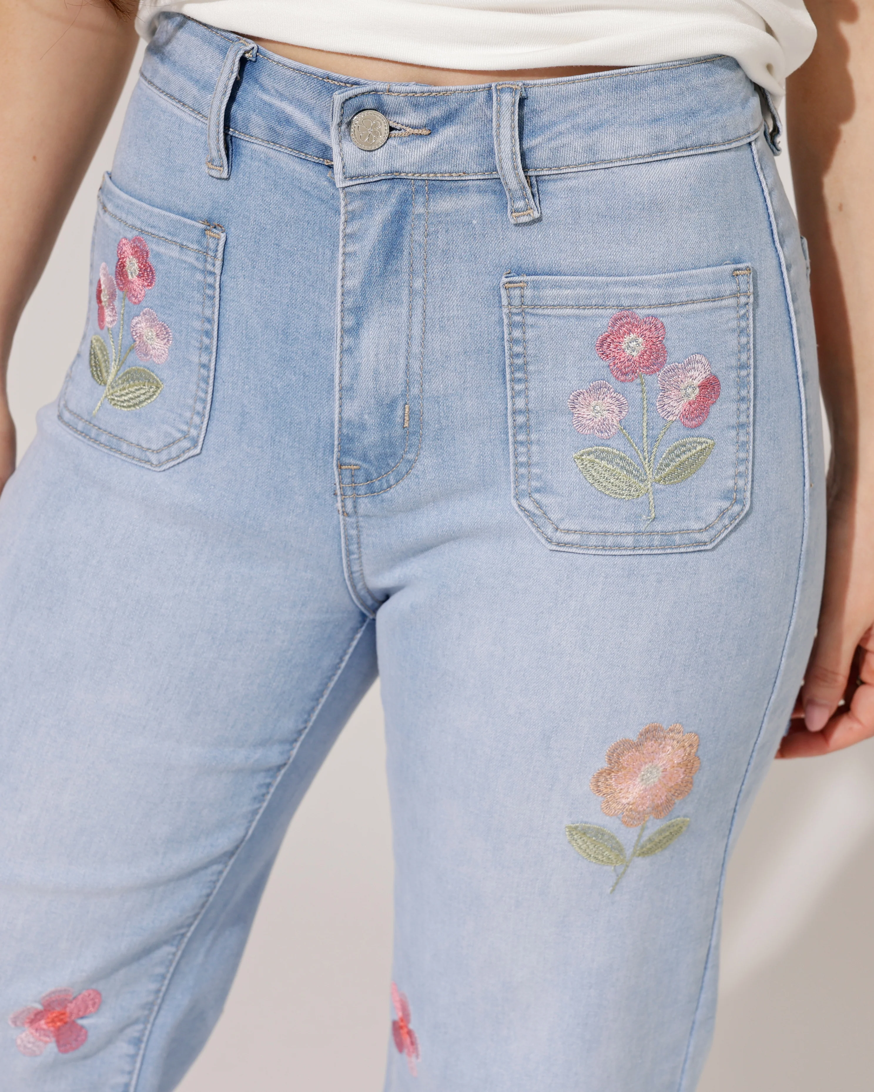 Maison Onado | Wide leg jeans met bloemen Bibi-N Lichtblauw - Image 6