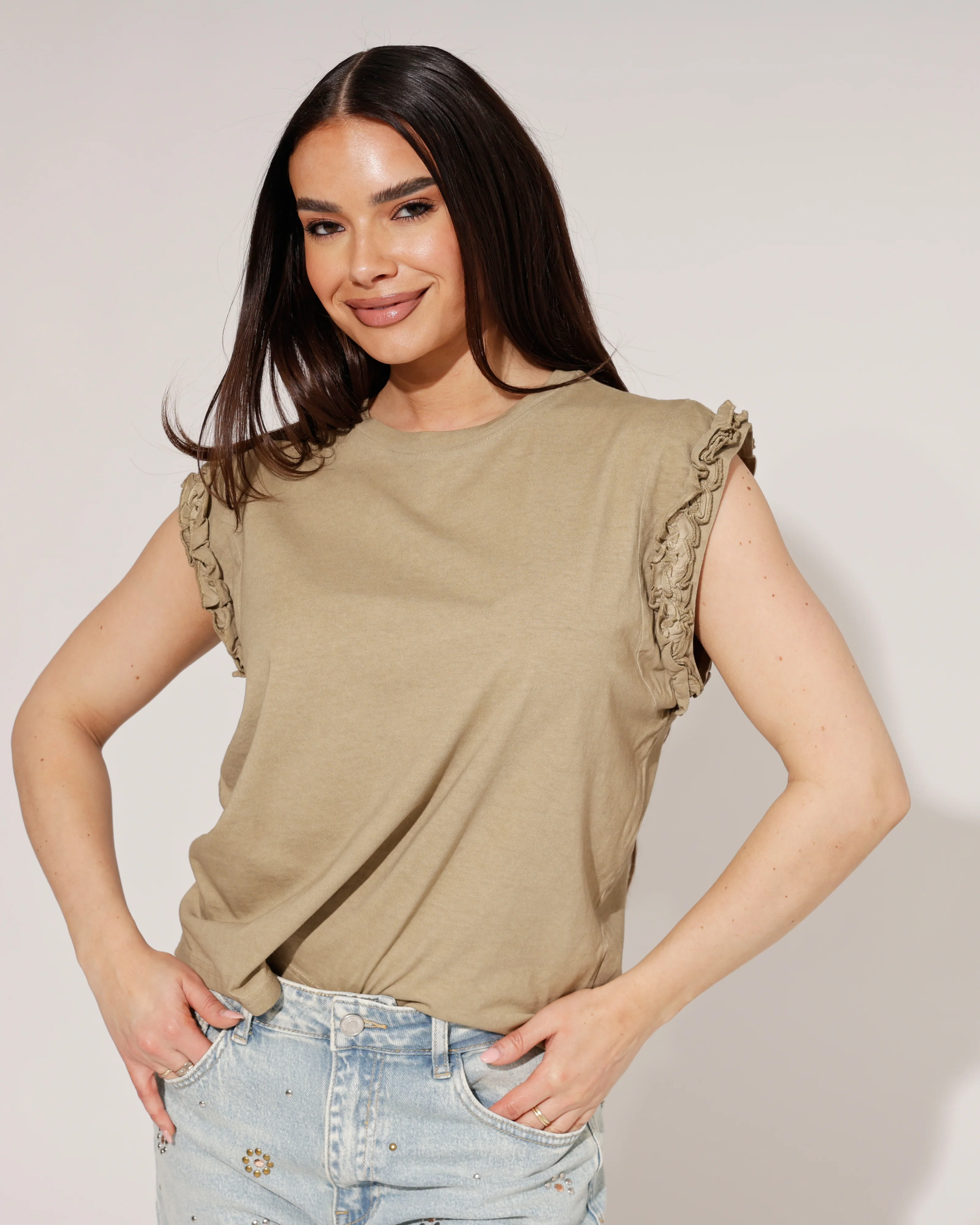 Mouwloze top met ruffle Hilley Bruin