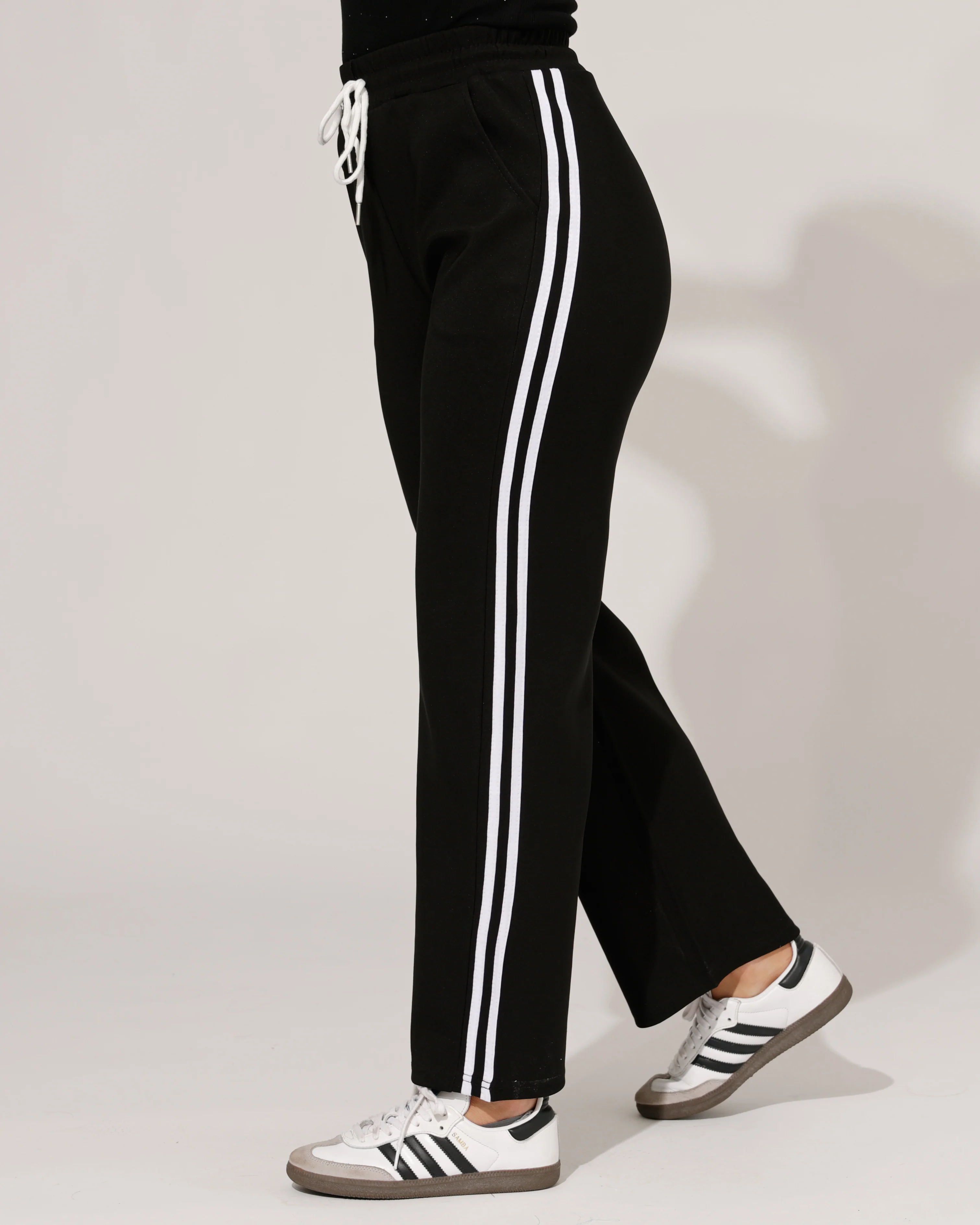 Wijde broek met zijstrepen Cindy Zwart
